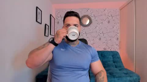 Snapshot of max_dic1 chatting on 05-14-26, 02:40 max D. online show from 05-14-26, 02:40