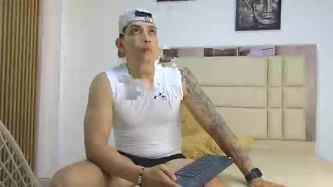 Max online show from 10-23-25, 06:06