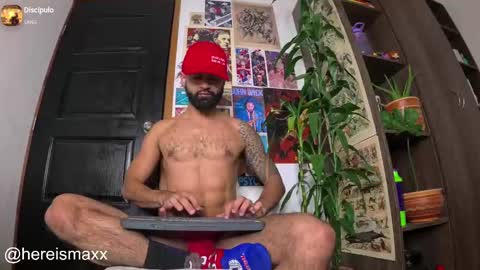 Snapshot of max_greenn chatting on 01-23-25, 09:18 Max Follow me IGX hereismaxx online show from 01-23-25, 09:18