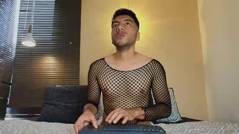 Snapshot of max_hornye chatting on 02-25-26, 09:02 Max Hornye online show from 02-25-26, 09:02