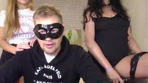 Snapshot of max_mila_888 chatting on 10-27-25, 08:40 Max Aliya online show from 10-27-25, 08:40