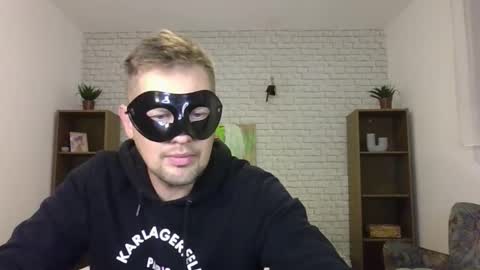 Snapshot of max_mila_888 chatting on 10-28-25, 08:18 Max Aliya online show from 10-28-25, 08:18