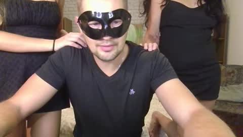 Snapshot of max_mila_888 chatting on 10-30-25, 08:49 Max Aliya online show from 10-30-25, 08:49