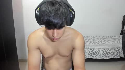 Max online show from 11-08-25, 12:27