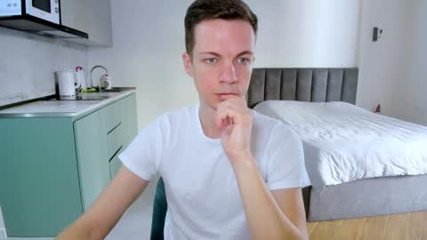 Snapshot of max_shy chatting on 01-28-25, 12:00 Max online show from 01-28-25, 12:00