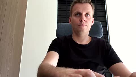 Max take off clothes online show from 02-18-25, 11:22