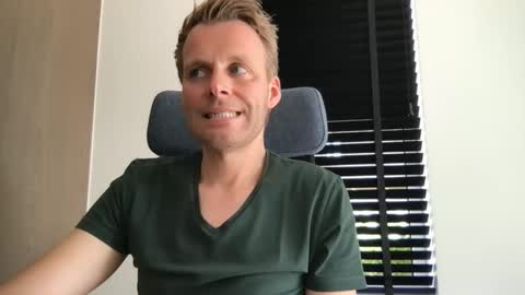 Max take off clothes online show from 09-12-25, 11:43