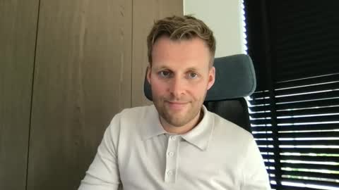 Max take off clothes online show from 10-02-25, 10:55