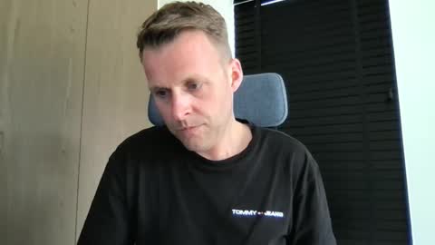 Max take off clothes online show from 05-07-26, 11:48