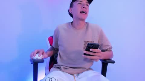 Snapshot of max_thomsonn chatting on 11-22-25, 12:53 Max online show from 11-22-25, 12:53