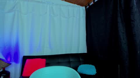 MAX     online show from 02-28-25, 04:20