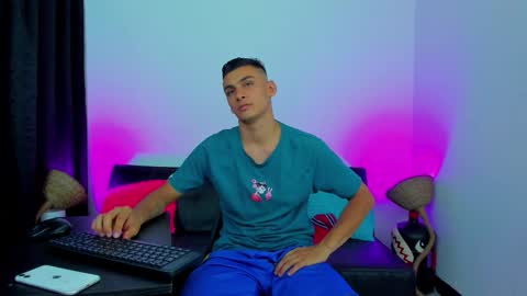 MAX     online show from 02-15-26, 07:51