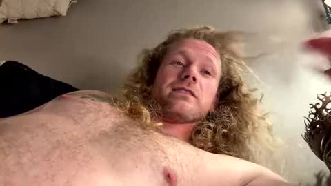 Snapshot of maxaux chatting on 10-15-25, 07:36 Max online show from 10-15-25, 07:36