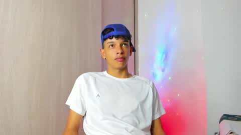 Snapshot of maxfrost1 chatting on 05-08-26, 12:16 Max online show from 05-08-26, 12:16