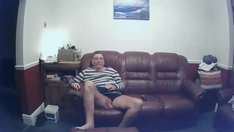 Snapshot of maxi_johnes chatting on 01-10-25, 12:17 MAX online show from 01-10-25, 12:17