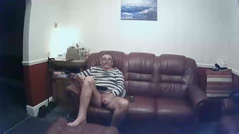 Snapshot of maxi_johnes chatting on 01-12-25, 12:18 MAX online show from 01-12-25, 12:18