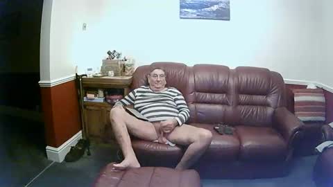 Snapshot of maxi_johnes chatting on 01-27-25, 12:33 MAX online show from 01-27-25, 12:33