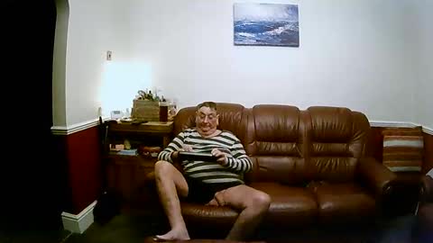 Snapshot of maxi_johnes chatting on 02-02-25, 12:09 MAX online show from 02-02-25, 12:09