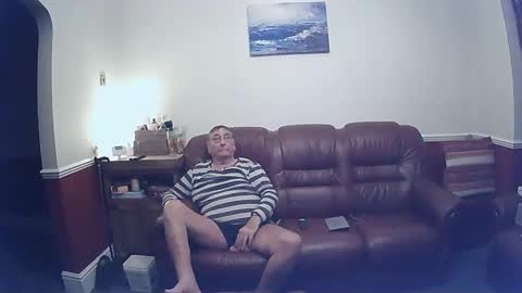 Snapshot of maxi_johnes chatting on 02-14-25, 09:32 MAX online show from 02-14-25, 09:32