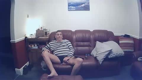 Snapshot of maxi_johnes chatting on 02-19-25, 11:25 MAX online show from 02-19-25, 11:25