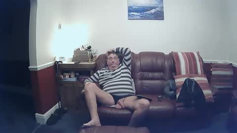 Snapshot of maxi_johnes chatting on 02-28-25, 09:33 MAX online show from 02-28-25, 09:33