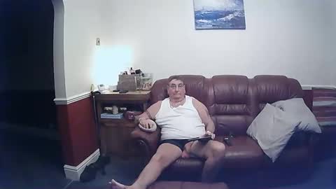 Snapshot of maxi_johnes chatting on 03-10-25, 08:45 MAX online show from 03-10-25, 08:45