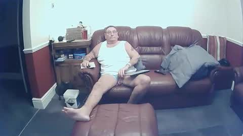 Snapshot of maxi_johnes chatting on 10-12-25, 10:09 MAX online show from 10-12-25, 10:09