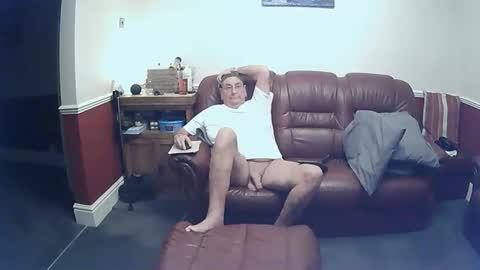 Snapshot of maxi_johnes chatting on 10-18-25, 10:54 MAX online show from 10-18-25, 10:54