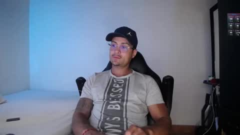 Snapshot of maxi_mux1 chatting on 03-07-25, 02:15 MAXI online show from 03-07-25, 02:15