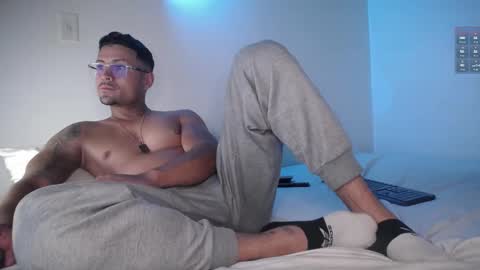 Snapshot of maxi_mux1 chatting on 03-11-25, 06:21 MAXI online show from 03-11-25, 06:21