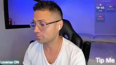 Snapshot of maxi_mux1 chatting on 09-17-25, 03:41 MAXI online show from 09-17-25, 03:41