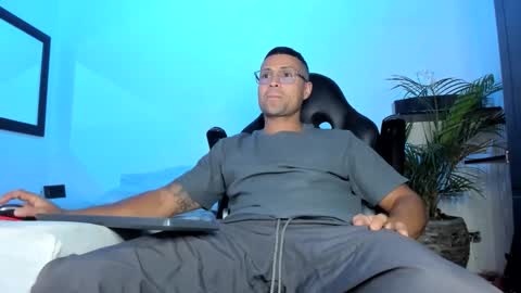 Snapshot of maxi_mux1 chatting on 01-08-26, 08:33 MAXI online show from 01-08-26, 08:33