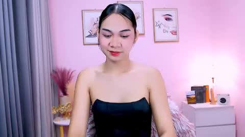 Snapshot of maxie_greyson chatting on 02-24-25, 12:30 maxie greyson online show from 02-24-25, 12:30