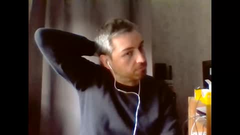 Snapshot of maximefrxx chatting on 01-16-26, 01:04 Maxime online show from 01-16-26, 01:04