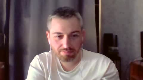 Snapshot of maximefrxx chatting on 06-19-26, 04:11 Maxime online show from 06-19-26, 04:11