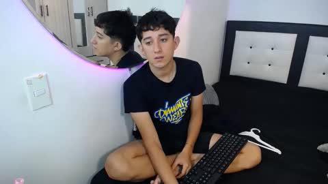 Snapshot of maximo_and_isa chatting on 11-04-25, 08:19 -- maximo and isa -- online show from 11-04-25, 08:19