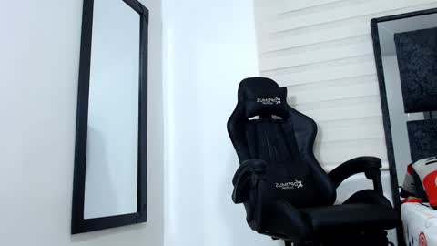 Snapshot of maximo_sebastian chatting on 01-27-25, 01:37 Maximo Sebastian online show from 01-27-25, 01:37