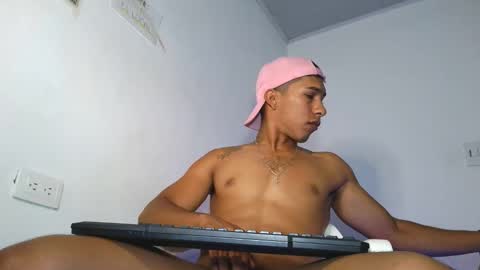 Maximo Aron Vega online show from 02-15-26, 04:58