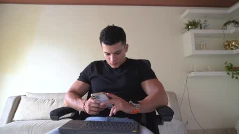 Sebastian online show from 06-25-26, 06:56