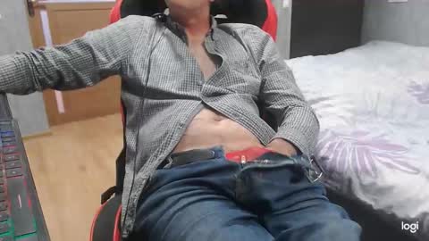 maximus3334 online show from 10-01-25, 11:16