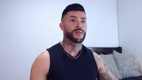 Independent Model online show from 10-08-25, 04:21