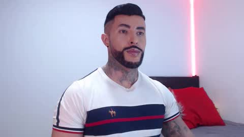 Independent Model online show from 11-11-25, 04:45