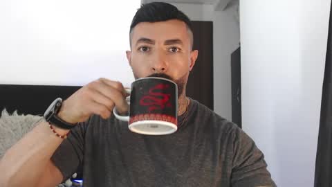 Snapshot of maximus_golden chatting on 05-18-26, 01:02 Independent Model online show from 05-18-26, 01:02
