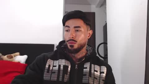 Snapshot of maximus_golden chatting on 06-16-26, 02:47 Independent Model online show from 06-16-26, 02:47