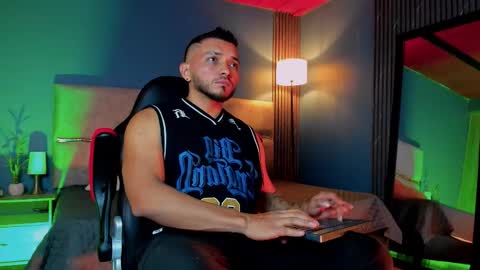 Maximus Clark online show from 02-04-26, 03:45