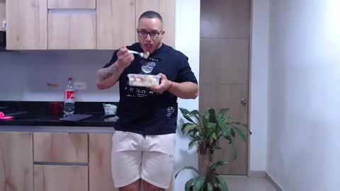 Snapshot of maximussantorini chatting on 01-11-26, 12:26 maximus online show from 01-11-26, 12:26