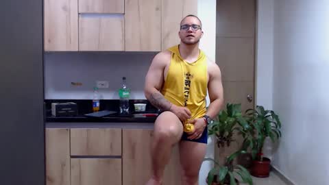 Snapshot of maximussantorini chatting on 02-05-26, 01:43 maximus online show from 02-05-26, 01:43