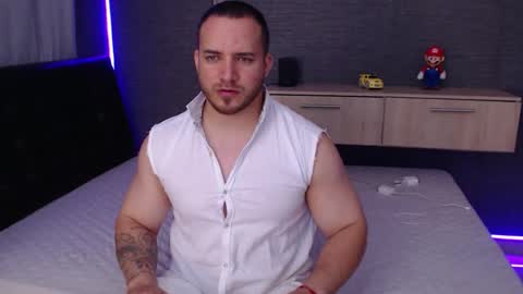 Snapshot of maximussantorini chatting on 02-15-26, 12:51 maximus online show from 02-15-26, 12:51