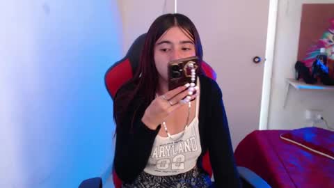 Snapshot of maxinesex_ chatting on 11-19-25, 01:33 maxinesex_ online show from 11-19-25, 01:33