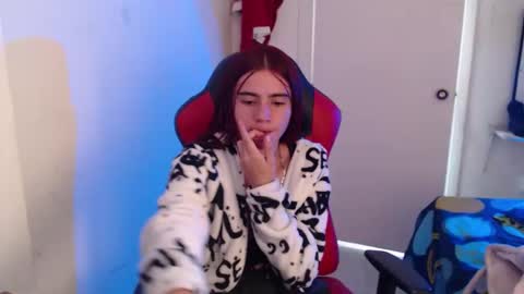 Snapshot of maxinesex_ chatting on 01-05-26, 05:27 maxinesex_ online show from 01-05-26, 05:27